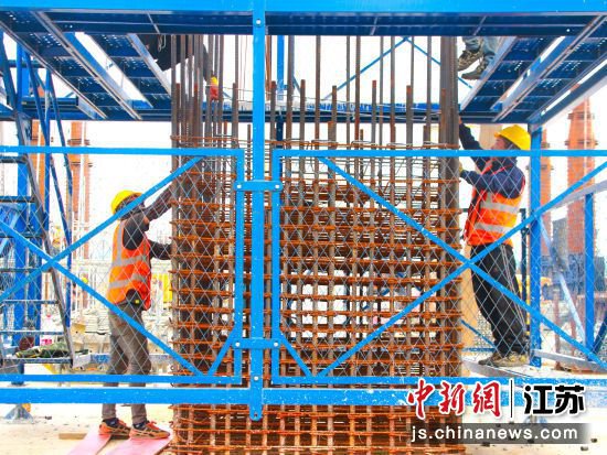 宁马城际铁路滨江车辆段项目首块筏板浇筑
