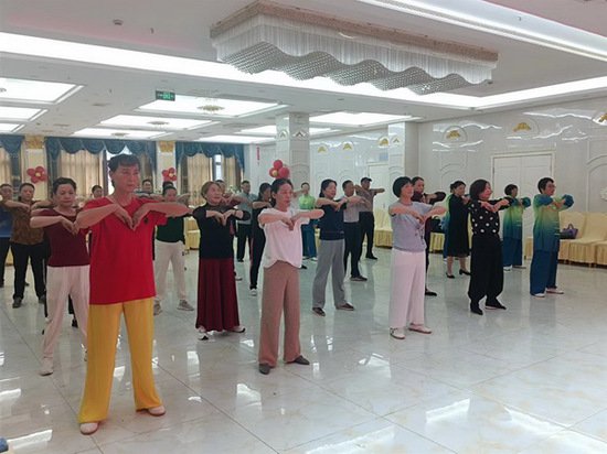 泰州市姜堰区老年体协举办的健身气功培训班取得园满成功