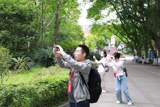 <em>在重庆</em>大学读书是一种<em>怎样</em>的体验？全国40余家主流网络媒体记者...