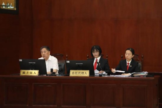 <em>因一件小事杭州副市长坐上被告席</em> 称从源头减少矛盾