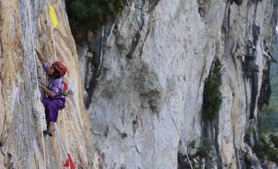 中国攀岩自然岩壁系列赛马山站 常胜将军刘加再夺冠