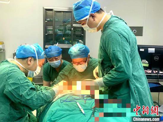 患者有呼必有应 湖南劳模医生赴疆指导首台脑起搏器手术