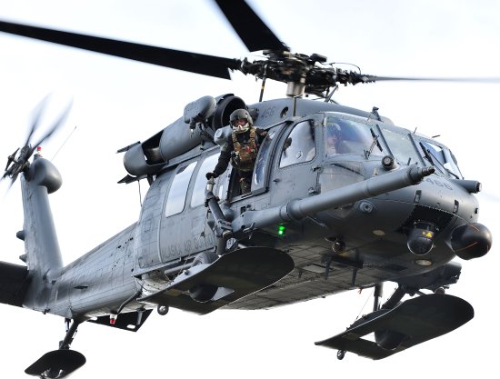 阿拉斯加 直升机 黑鹰/绝对罕见!黑鹰直升机的铁脚板_军事_环球网