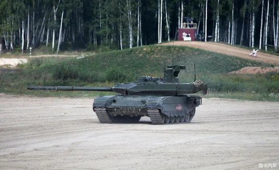 俄将T-90M“突破”主战<em>坦克</em>和BREM-1M<em>装甲</em>抢修车运送<em>前线</em>
