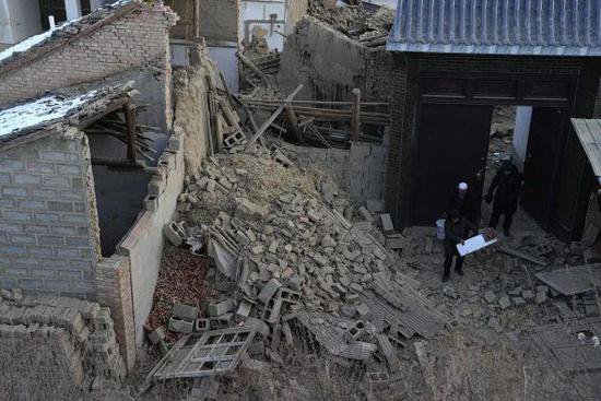专访<em>甘肃</em>地震局原局长：为何本次地震房屋倒塌如此严重？