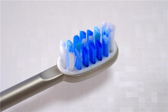 电动牙刷<em>哪个牌子</em>好 昂贵的电动牙刷值得买吗？