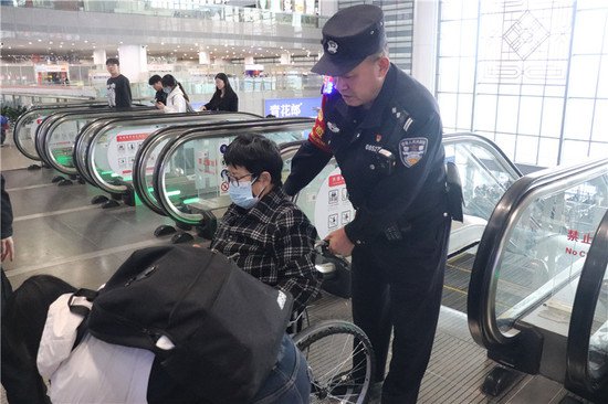 南京铁警多举措全力护航五一假期旅客出行