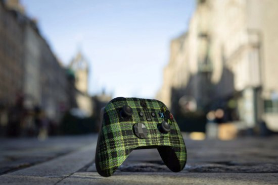 微软 Xbox<em> 苏格兰</em>庆祝 20 周年，推出<em>苏格兰</em>格纹 Xbox 手柄