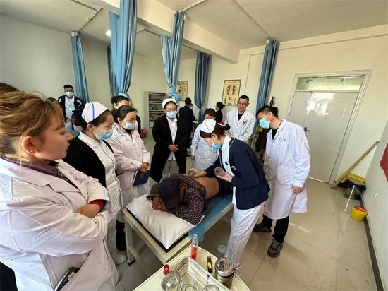 新疆福海:弘扬中医药文化 共享健康生活