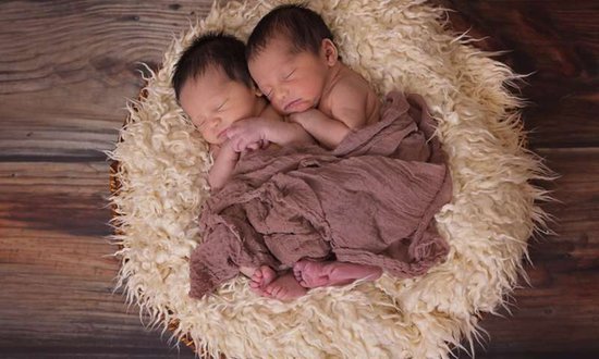 双胞胎越来越多，可能是因为女性生育<em>越来越晚了</em>