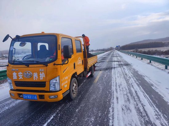 敦化市交通运输局：开展除冰除雪作战 保障国省干线道路安全畅通