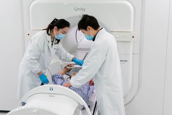 上海首台磁共振<em>加速器</em>投入临床应用 可精准杀灭肿瘤