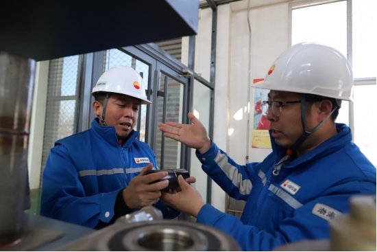 <em>河北</em>青县：华油钢管公司劳模创新工作室创新研发提升核心竞争力