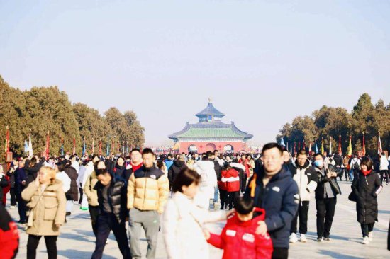 北京各大公园多举措保障春节游园秩序