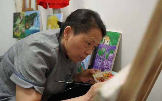 新闻8点见丨女<em>厕所</em>里的“艺术乌托邦”王柳云51岁首次拿起画笔