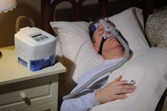 打呼噜把自己打醒是怎么回事？睡眠呼吸机<em>真的管用吗</em>？