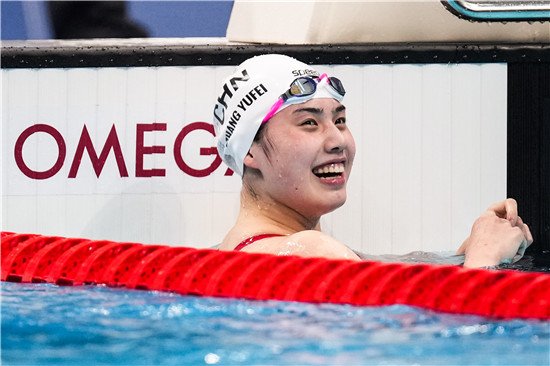 <em>爱笑的女孩</em>！张雨霏拿下200米蝶泳金牌，中国游泳第一金