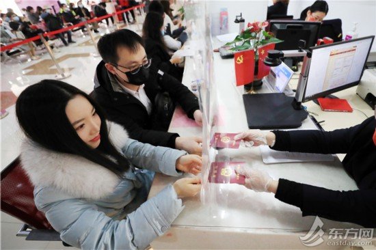 最“有爱”的日子 2022年2月22日上海婚姻登记迎高峰