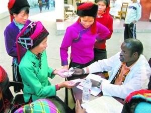 首个外籍中医博士在中国乡村行医17年 免费治疗打动岳母