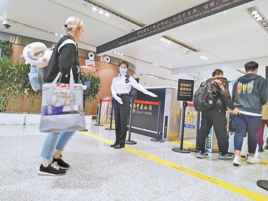 日均出入境人员达5.6万人次 北京口岸“五一”假期迎客流高峰