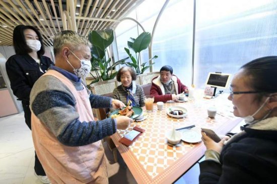 《忘不了<em>餐厅</em>》节目首个线下实体店落户上海，晨报记者来一探究...