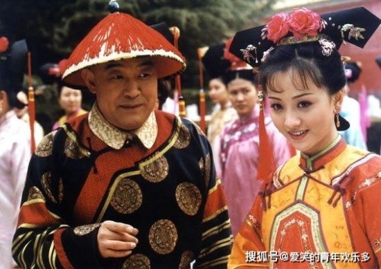 她14岁被皇帝宠幸，唯一的儿子继承大清皇位，成首位被抬旗的...