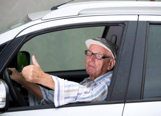 下月起实施！七座车型6年免检，70岁<em>以上</em>也能考驾照！