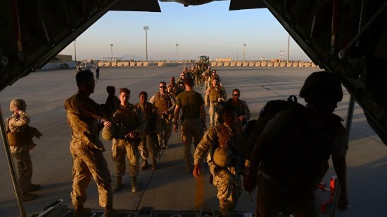 美军调动8000兵力保障人员从阿富汗撤离，美媒拷问：增兵人数...