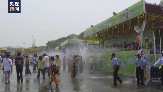 缅甸泼水节庆祝活动开启 民众喜迎缅历新年