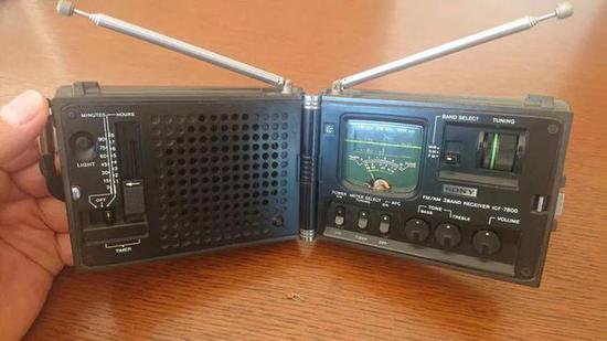【火腿维修室】<em>旧货市场</em>整台废旧SONY ICF-7800收音机听感不错...