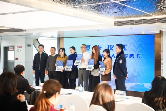 <em>上海黄浦区</em>将一场面向科创企业的推介活动放在游船上 带企业看到...