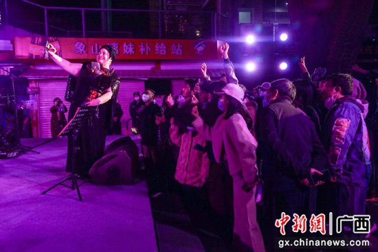 <em>法国</em>著名爵士乐女歌手在桂林举办香颂音乐会