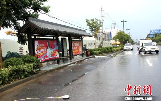 <em>扬州公交</em>司机阻止破坏公共设施被害 警方全力缉凶