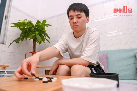 走1步算30步！柳州小伙夺得2022年世界五子棋大赛亚军