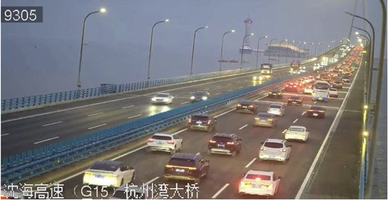 141894辆！<em>杭州</em>湾大桥刷新通车以来单日最高纪录
