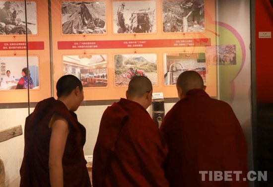 西藏佛学院尼众部中级学衔班开展国情参学活动