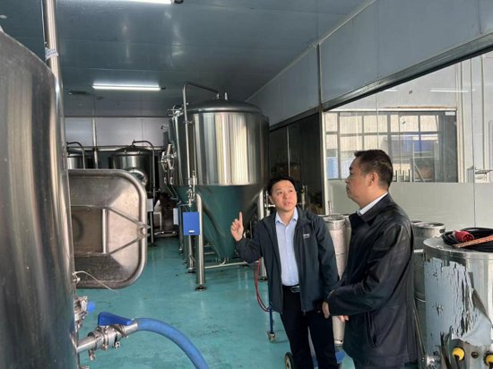 重庆市农产品集团刘兴林到访重庆安特布鲁<em>精酿啤酒</em>有限公司