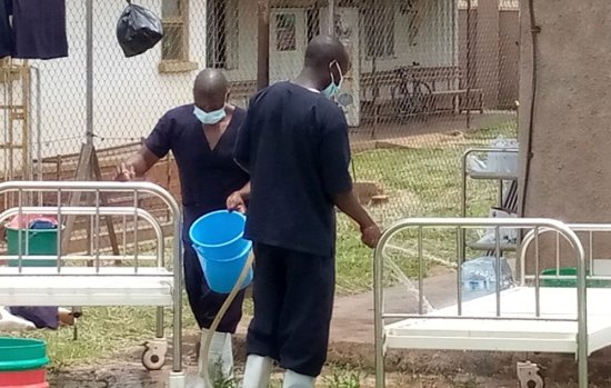 乌干达<em>埃博拉</em>疫情持续 首名医护人员感染死亡
