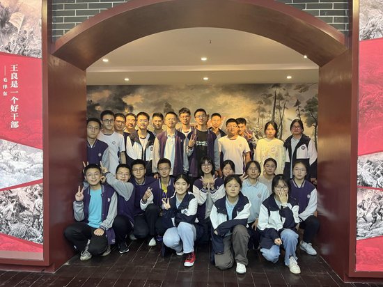 <em>重庆市</em>第十一中学校：逐先辈脚步，书时代新篇