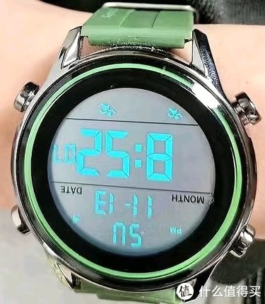 手表小白拥有的第一块手表，<em>淡绿色的</em>边框很好看。