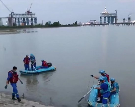江苏泰州两少年溺水失联，警方：仍在搜救