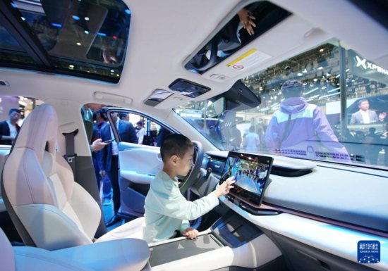 新华全媒+丨北京车展：智能化成新能源汽车新亮点