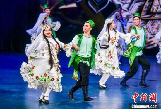 中国新疆国际民族舞蹈节：乌兹别克斯坦歌舞晚会《我们<em>共同的</em>...