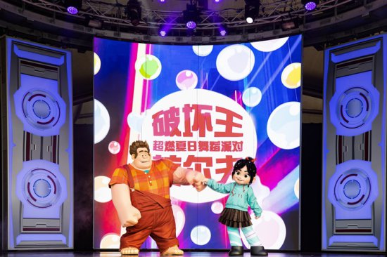 上海迪士尼开启夏日模式 奇妙酷爽玩一“夏”