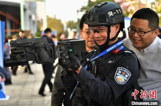中国人民警察节：福州警用<em>装备</em>吸眼球