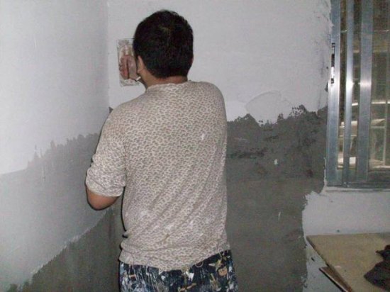 石灰墙面如何刷腻子粉？腻子粉和腻子膏<em>一样吗</em>？