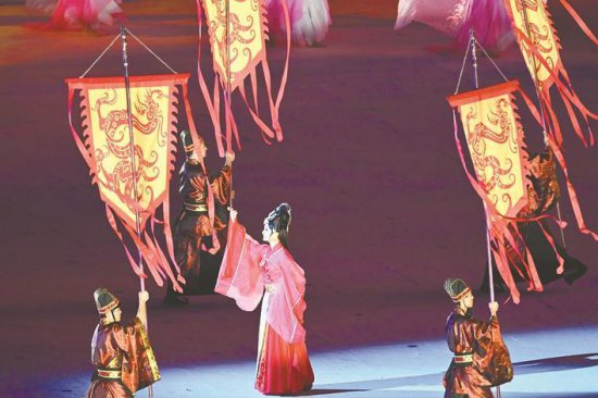 体育的盛会 人民的节日 ——湖北省第十六届运动会盛大开幕，“...
