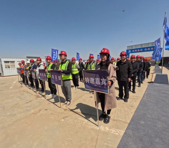 <em>呼和浩特</em>新机场综合业务用房工程项目顺利封顶