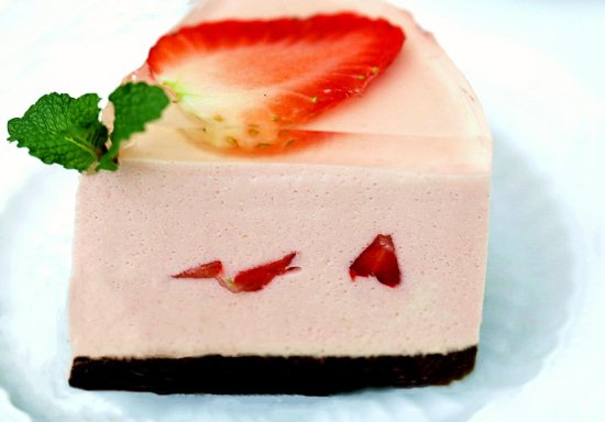 草莓慕斯<em>蛋糕最好</em>吃的做法，无需烤箱，细腻爽口，简单零失败！