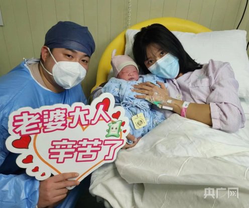 上海首批“元旦<em>宝宝</em>”诞生 医护细心守护母婴健康
